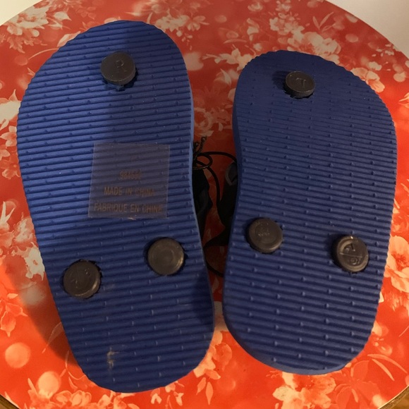 NEW Shark Elastic Back Toddler Flip Flop Sandals - Picture 5 of 6